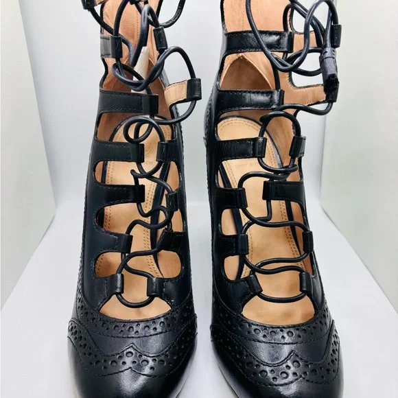 Brand new Tory Burch navy bootie. Size 9.5. - Picture 2 of 5